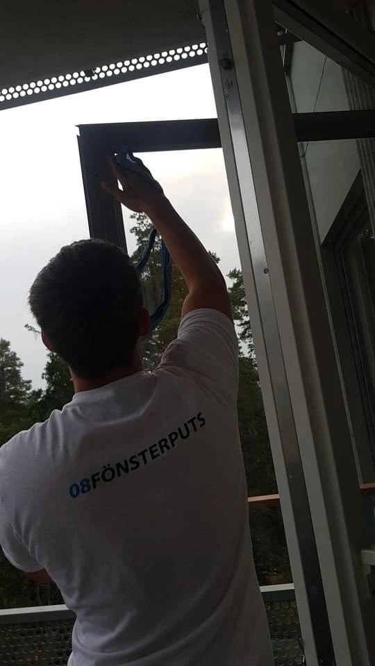 Vad ingår i en fönsterputs i Hägersten?