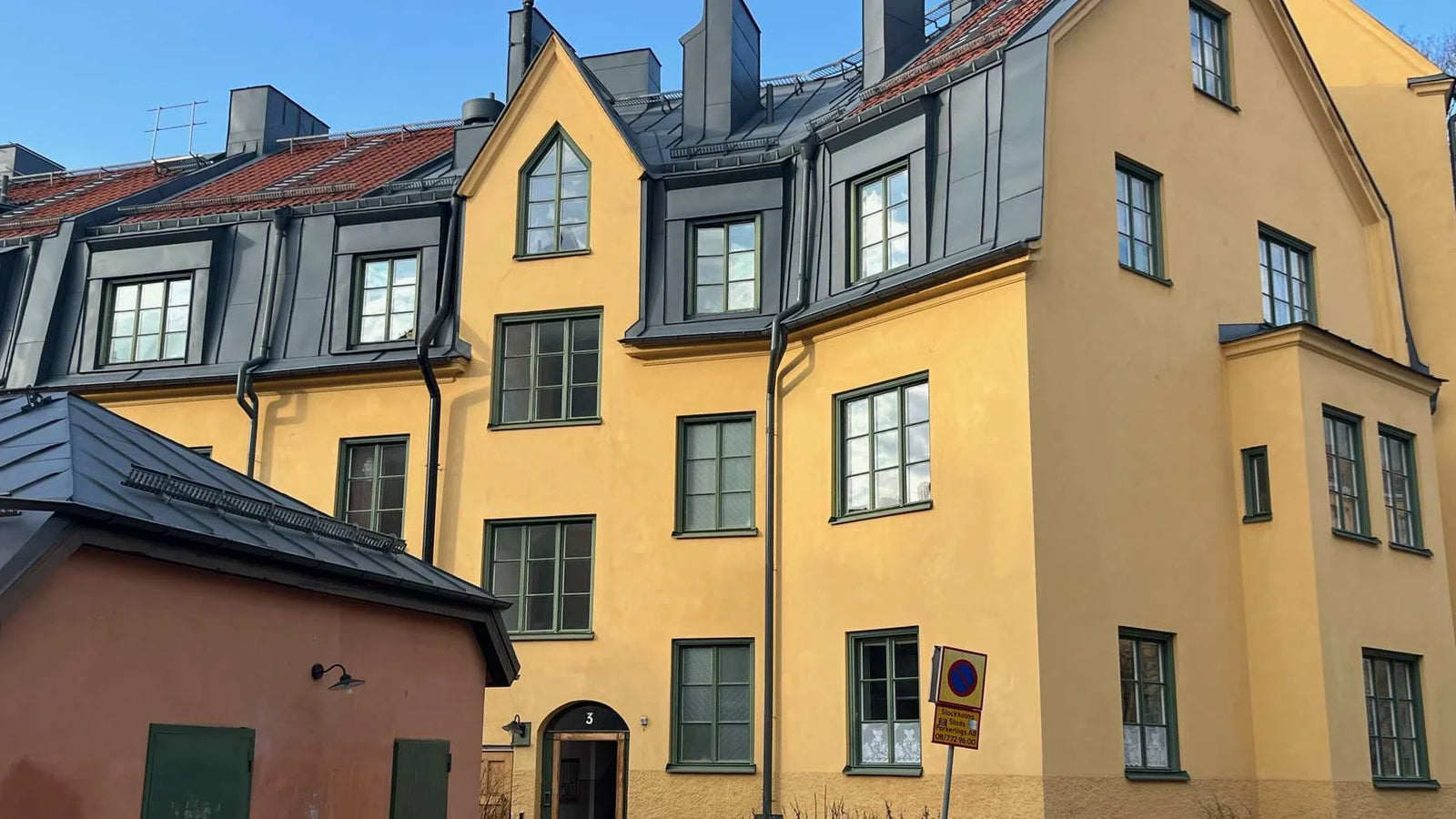 Fönsterputs som en del av fastighetsskötsel i Stockholm